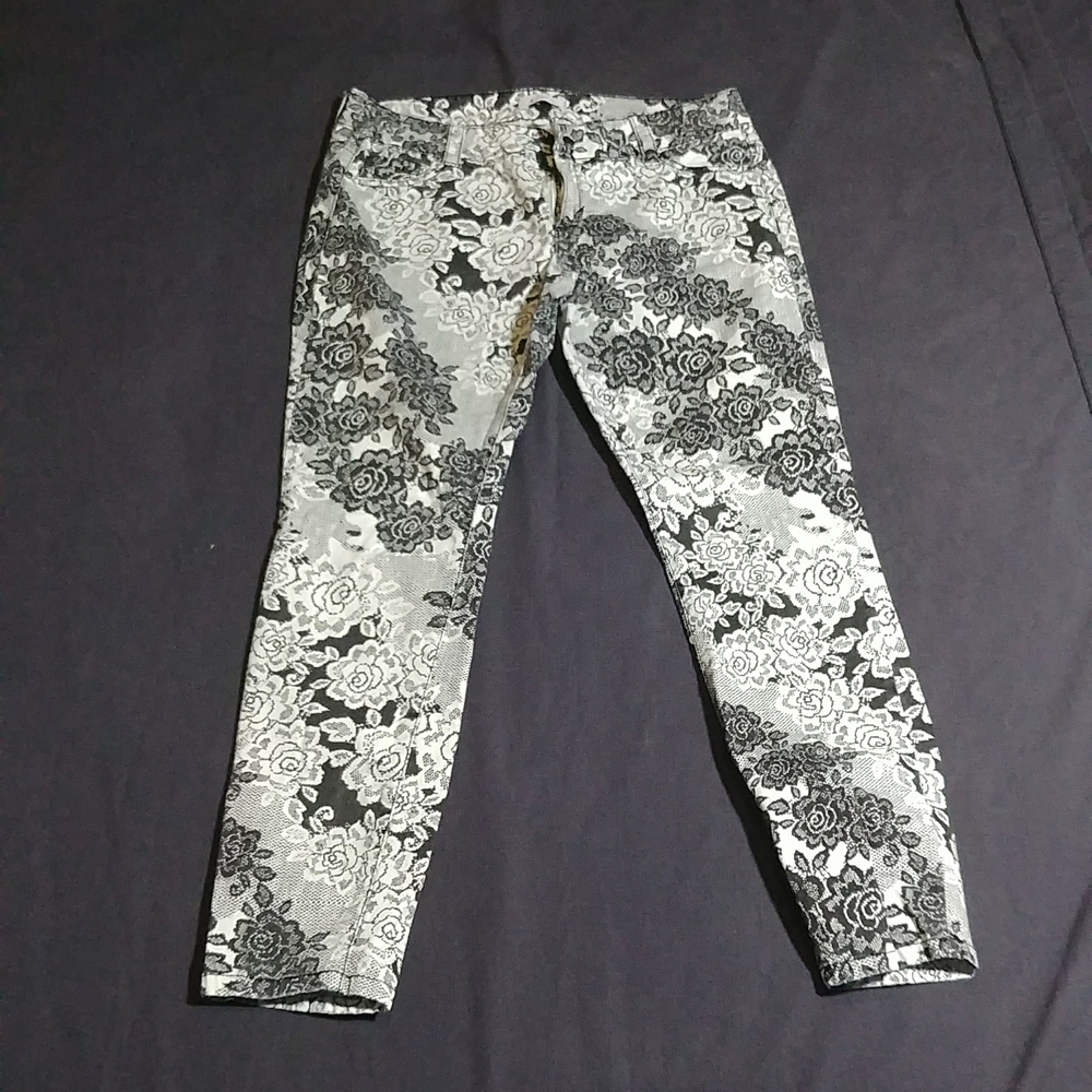 GUC Women's Candie's Black and White Lace Design Pants Size 13